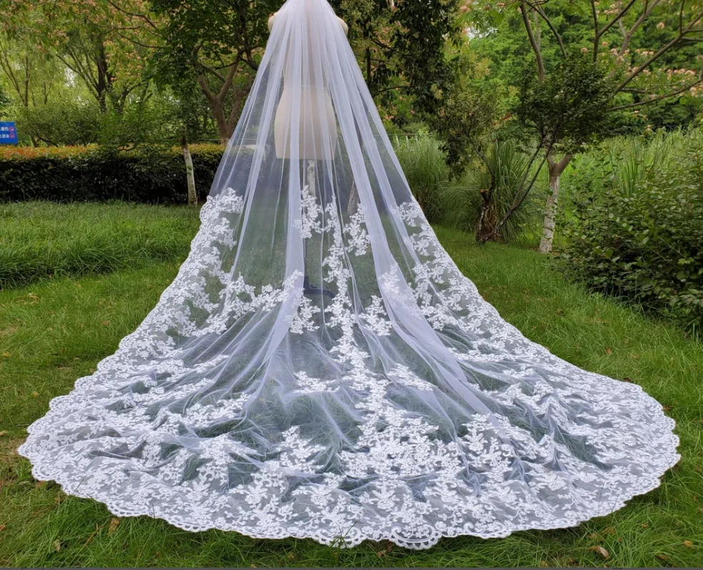 Luxury Bridal Veils / Ivory Lace Veil / Cathedral Veils with Lace Applications, Bridal Accessories
Luxury Bridal Veils / Ivory Lace Veil / Cathedral Veils with Lace Applications, Bridal Accessories
