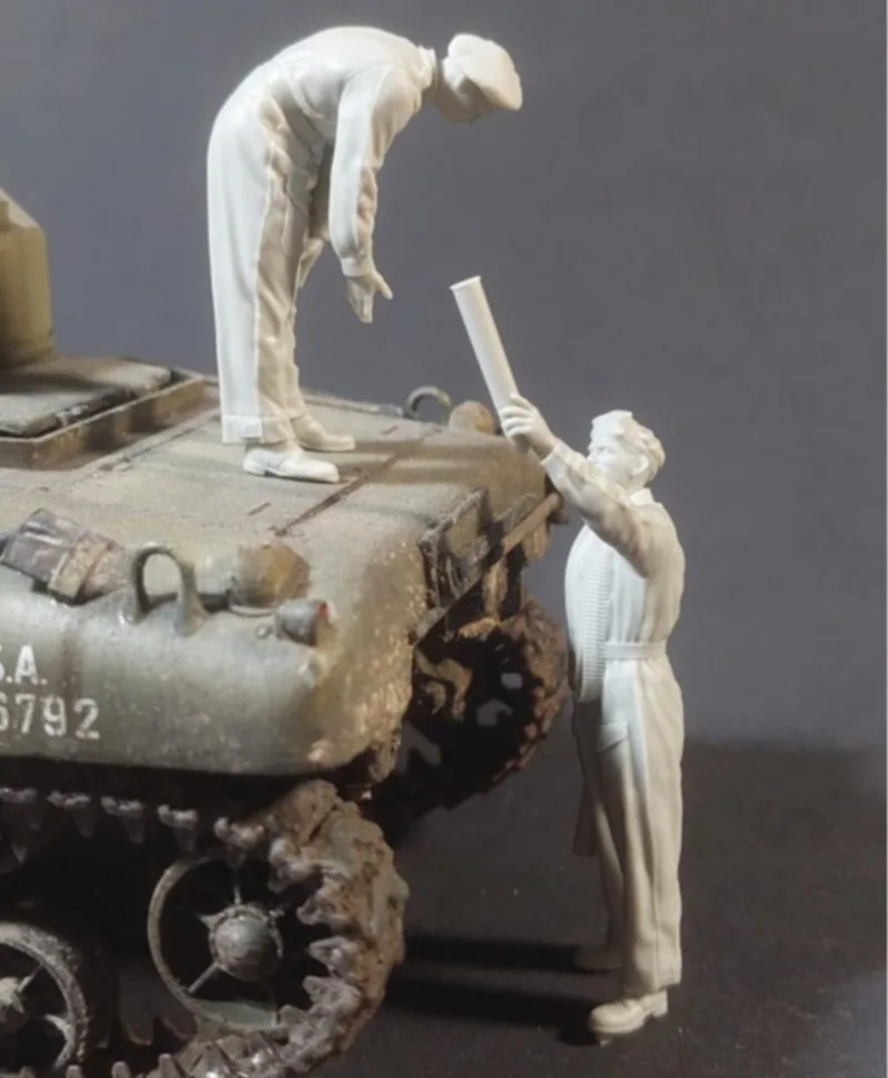 Масштаб 1/35, литая под давлением фигурка из смолы, набор моделей британских танкеров, набор боеприпасов, 2 фигурки (без танка), в разобранном виде и неокрашенная
Масштаб 1/35, литая под давлением фигурка из смолы, набор моделей британских танкеров, набор боеприпасов, 2 фигурки (без танка), в разобранном виде и неокрашенная