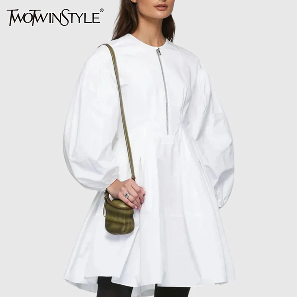 TWOTWINSTYLE однотонные утягивающие платья на молнии для женщин с круглым вырезом и длинными рукавами, лоскутное платье со складками, элегантное женское новое платье
TWOTWINSTYLE однотонные утягивающие платья на молнии для женщин с круглым вырезом и длинными рукавами, лоскутное платье со складками, элегантное женское новое платье