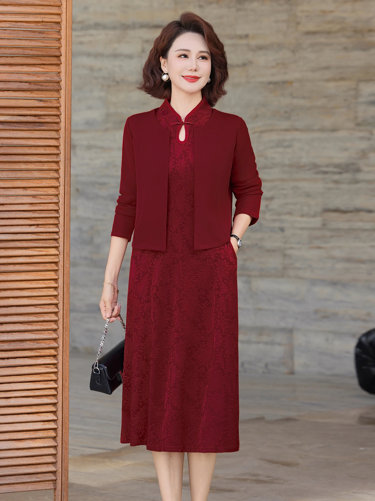 Elegant October Wedding Dress Two-Piece Set Qipao Skirt Mother of the Bride Dress for Daughter's Wedding Happy Grandma Dress
Elegant October Wedding Dress Two-Piece Set Qipao Skirt Mother of the Bride Dress for Daughter's Wedding Happy Grandma Dress