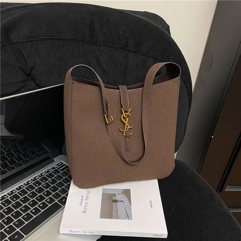 New 2025 Shoulder Fashion Large Capacity Premium Commuter Portable Underarm Bucket Three-dimensional Women's Bag Lazy Wind
New 2025 Shoulder Fashion Large Capacity Premium Commuter Portable Underarm Bucket Three-dimensional Women's Bag Lazy Wind