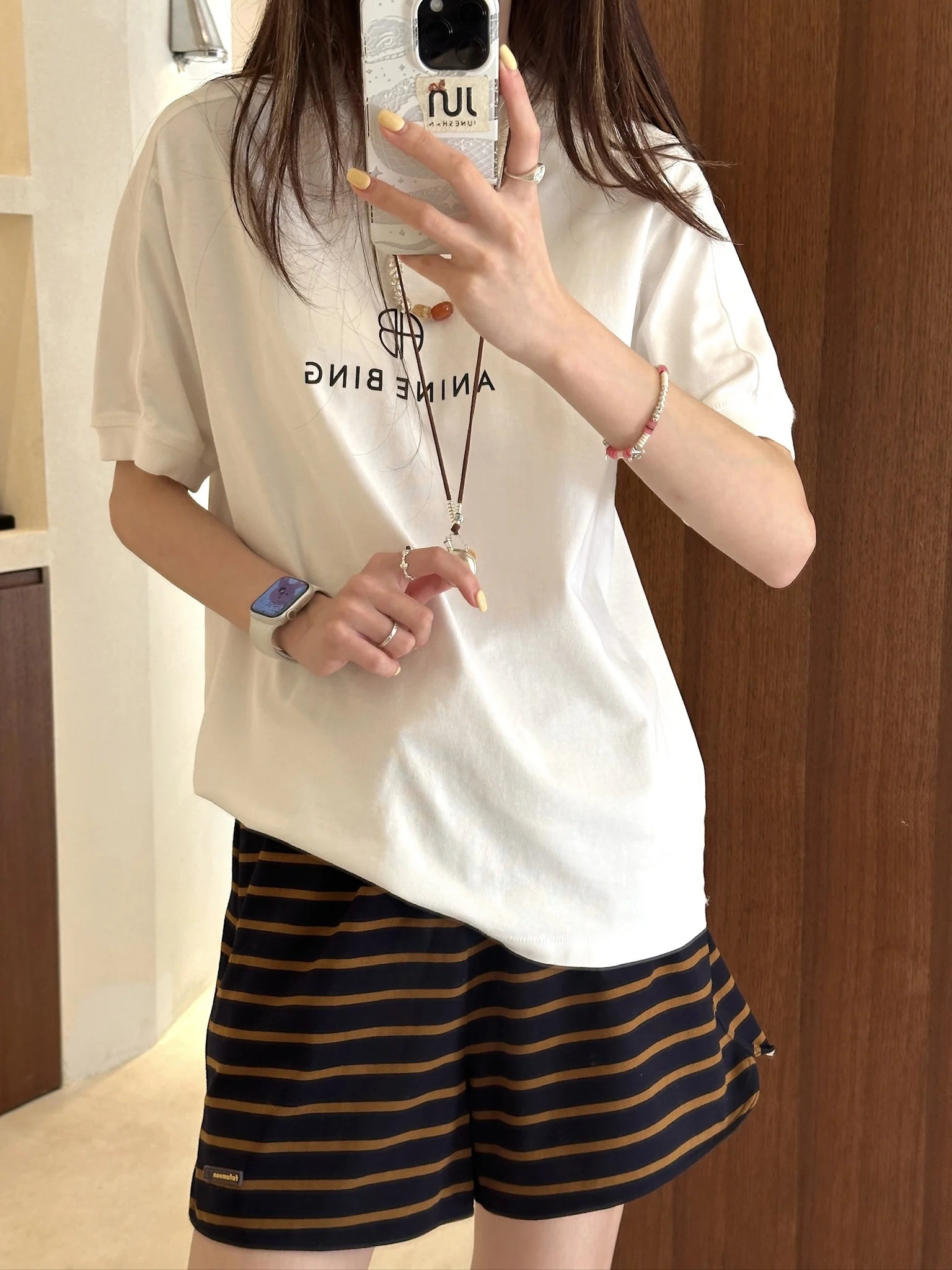 Удобная хлопковая повседневная футболка с принтом в виде буквенного логотипа на плече, женская футболка JUNEAN с круглым вырезом и короткими рукавами
Удобная хлопковая повседневная футболка с принтом в виде буквенного логотипа на плече, женская футболка JUNEAN с круглым вырезом и короткими рукавами