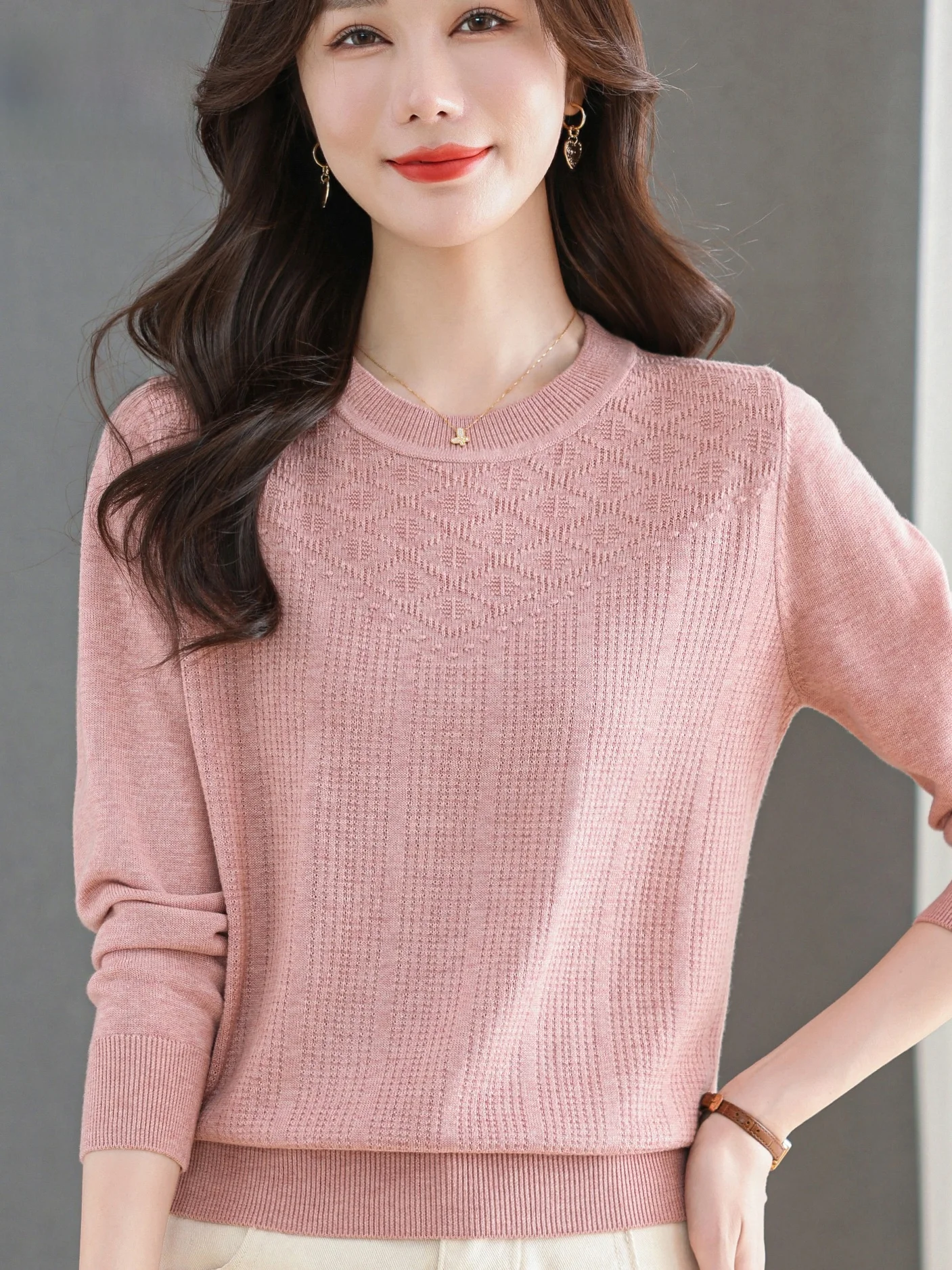 2026 New round Neck Silk Knitted Top Women's Fashionable Loose Slimming Wool Base Shirt Upper Body Elegant Mom Style
2026 New round Neck Silk Knitted Top Women's Fashionable Loose Slimming Wool Base Shirt Upper Body Elegant Mom Style