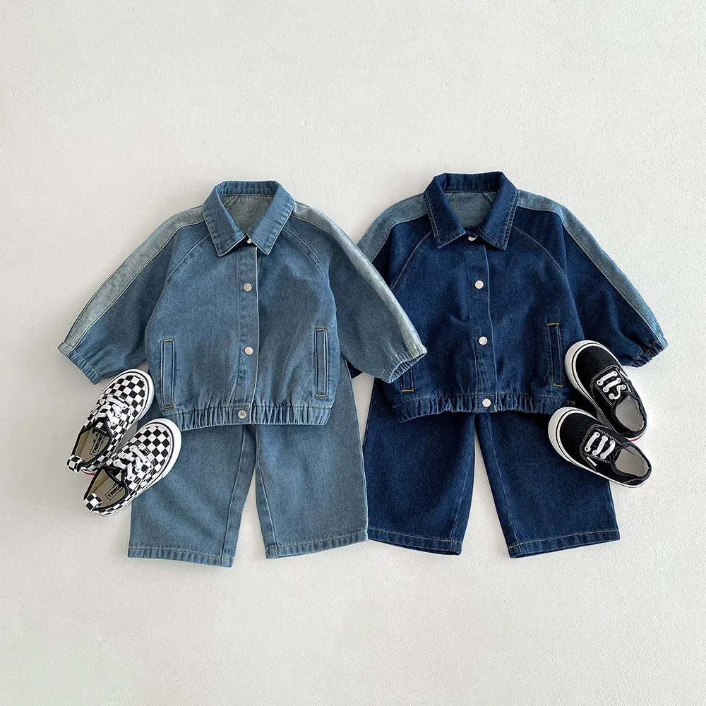 2024 Spring New Children Long Sleeve Denim Clothes Set Baby Boy Girl Lapel Cardigan Coat + Causal Pants 2pcs Suit Kids Outfits
2024 Spring New Children Long Sleeve Denim Clothes Set Baby Boy Girl Lapel Cardigan Coat + Causal Pants 2pcs Suit Kids Outfits
