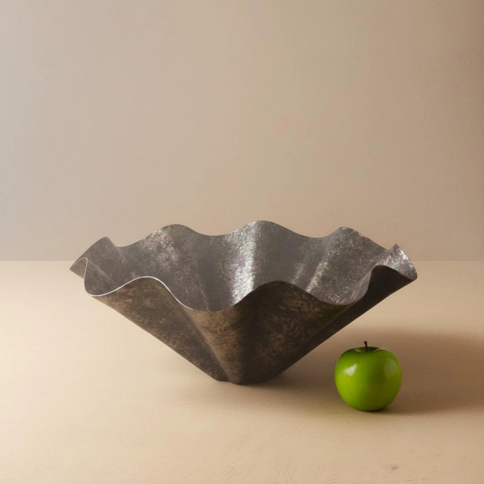Irregular Decorative Bowl Wrinkled Surface Wavy Fruit Bowl Metal Tray Multi-Purpose Home Decor Easy to Clean for Guest House
Irregular Decorative Bowl Wrinkled Surface Wavy Fruit Bowl Metal Tray Multi-Purpose Home Decor Easy to Clean for Guest House