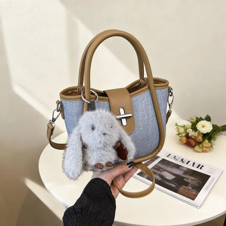 Fashion Solid White Woven Shoulder Bag Women Lightweight Top Handle Handbag Casual Crossbody Purse for Daily Outfits
Fashion Solid White Woven Shoulder Bag Women Lightweight Top Handle Handbag Casual Crossbody Purse for Daily Outfits