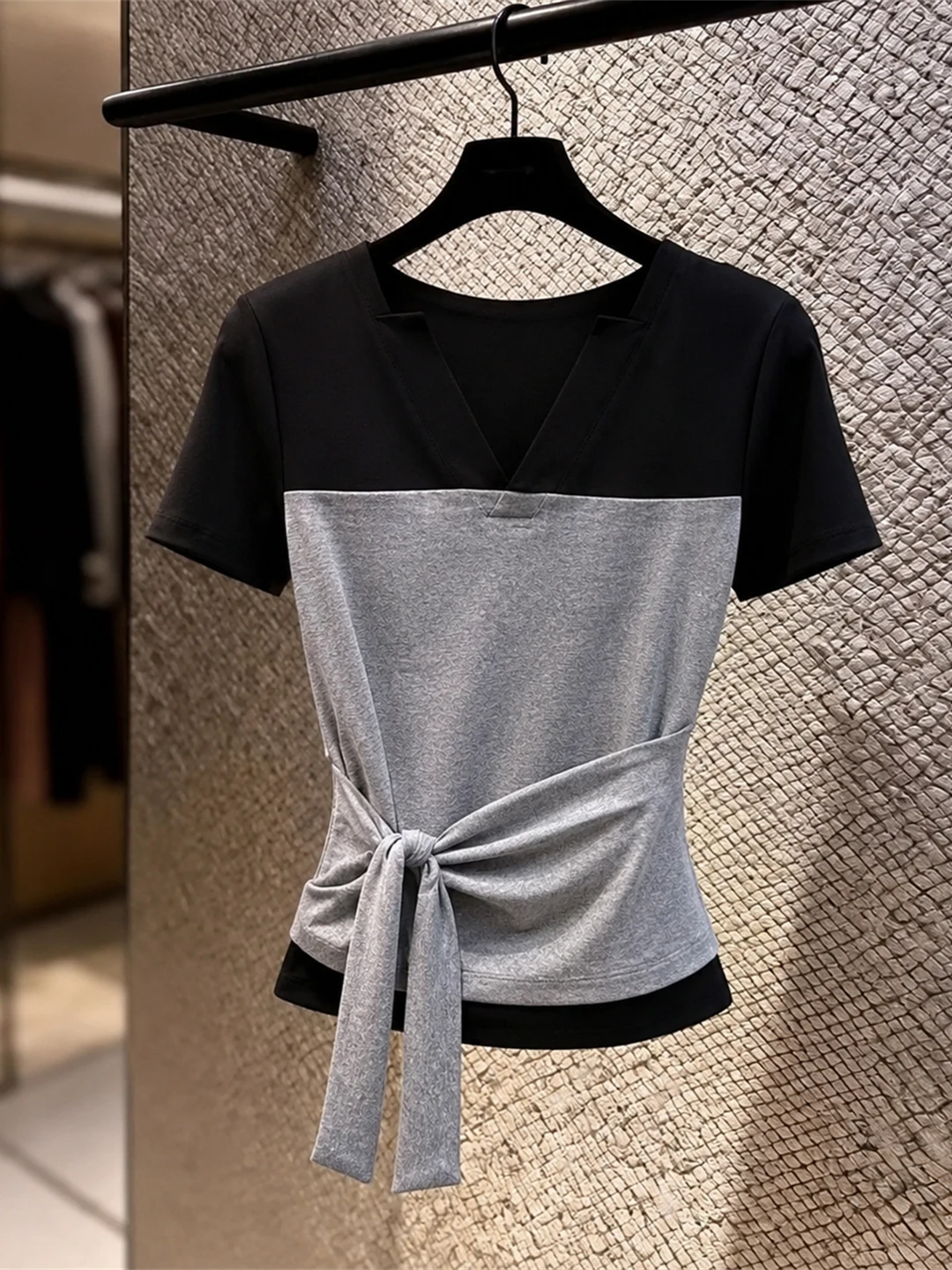 Korean Style Color Block Waist Cinched Short Sleeve T-Shirt Women's Summer Slimming Top Easy to Wear Head over Heels
Korean Style Color Block Waist Cinched Short Sleeve T-Shirt Women's Summer Slimming Top Easy to Wear Head over Heels