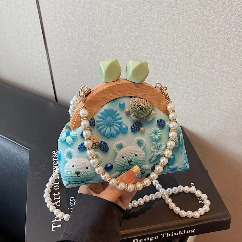 Vintage Pearl Chain Crossbody Bag Lady Girls 2025 Fashion Cartoon Handbag Wooden Clip Shell Clutch Mini Coin Purse Lipstick Bag
Vintage Pearl Chain Crossbody Bag Lady Girls 2025 Fashion Cartoon Handbag Wooden Clip Shell Clutch Mini Coin Purse Lipstick Bag