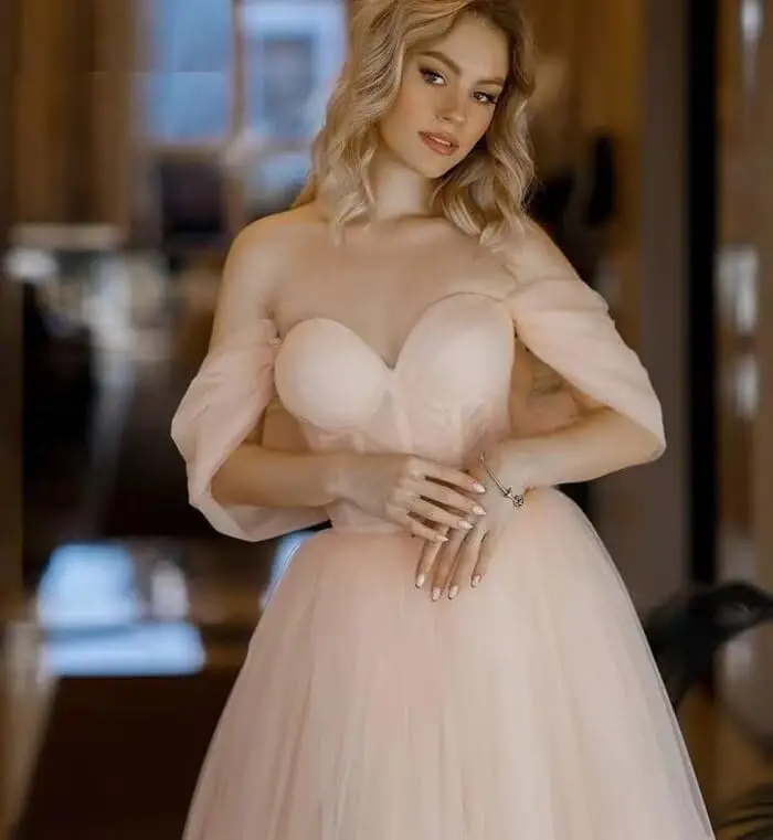 Elegant Tulle Cocktail Party Prom Dresses for Women Puffy Formal Evening Gowns Off The Shoulder Tea Length Wedding Ball Gowns
Elegant Tulle Cocktail Party Prom Dresses for Women Puffy Formal Evening Gowns Off The Shoulder Tea Length Wedding Ball Gowns