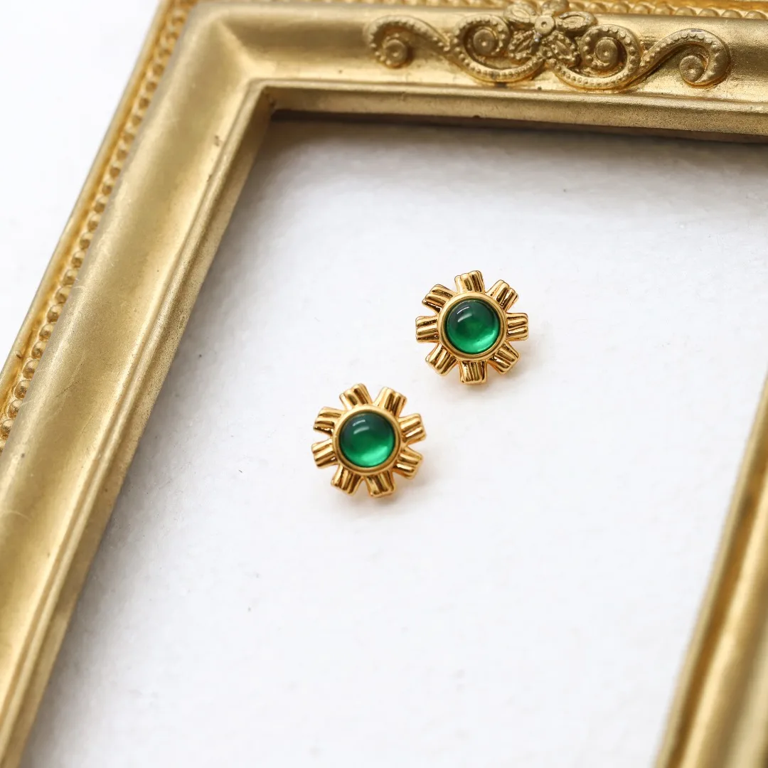 New European and American high-end brand medieval sun flower green glass earrings
New European and American high-end brand medieval sun flower green glass earrings