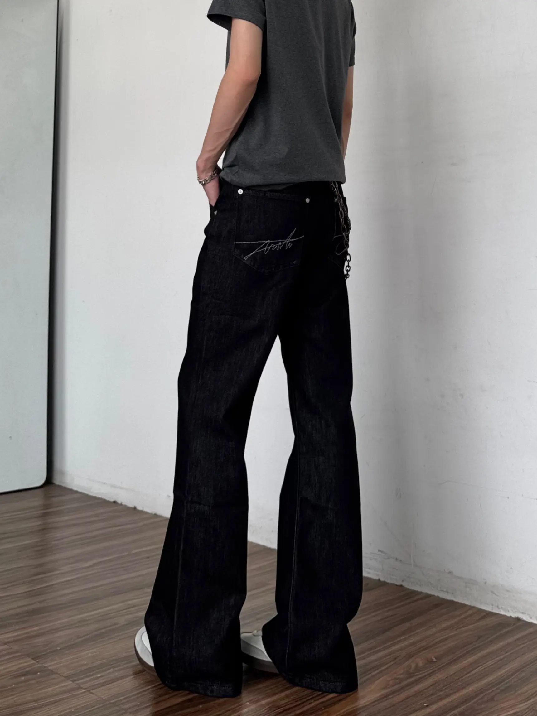 American High Street Retro Embroidered Flared Jeans Men's CleanFit Black Original Loose Straight Casual Pants Summer Wear
American High Street Retro Embroidered Flared Jeans Men's CleanFit Black Original Loose Straight Casual Pants Summer Wear
