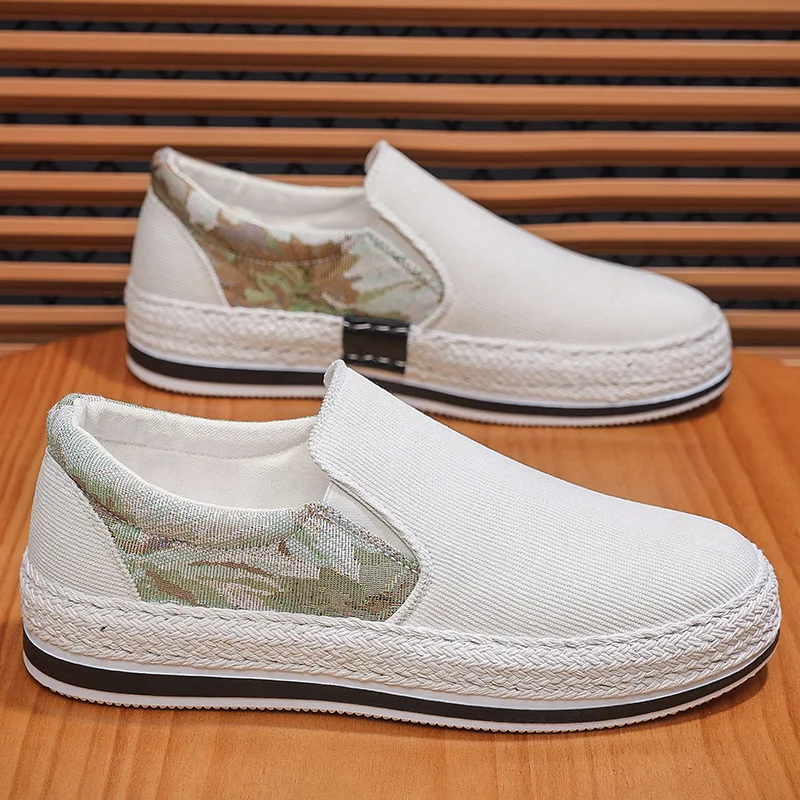 Summer thin breathable canvas shoes, comfortable flat bottom embroidery craftsmanship, daily casual men's shoes
Summer thin breathable canvas shoes, comfortable flat bottom embroidery craftsmanship, daily casual men's shoes