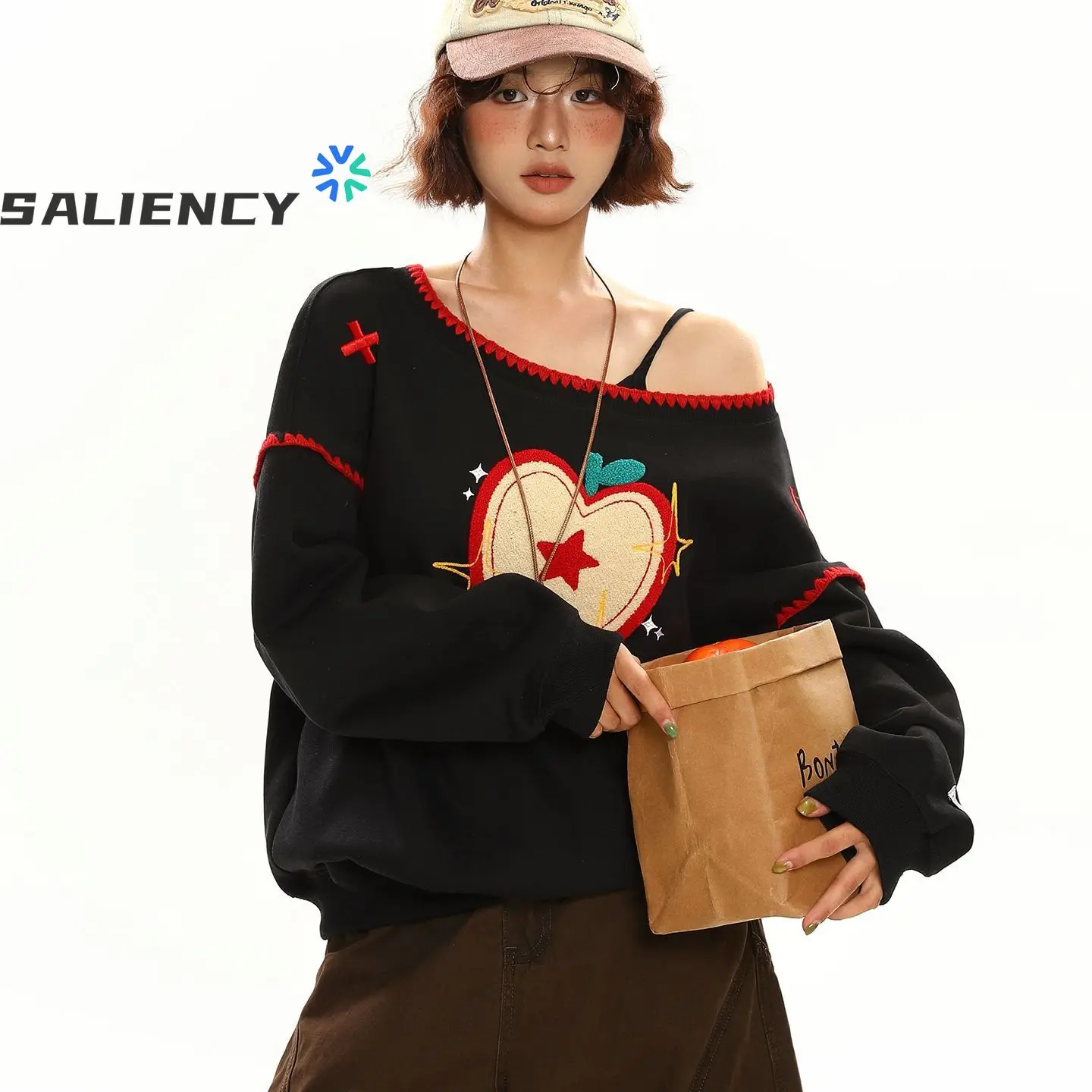 SALIENCY ретро-свитшот с открытыми плечами и вышивкой «Яблоко» для женщин, осень 202, повседневные топы в консервативном стиле, пуловеры для девочек
SALIENCY ретро-свитшот с открытыми плечами и вышивкой «Яблоко» для женщин, осень 202, повседневные топы в консервативном стиле, пуловеры для девочек