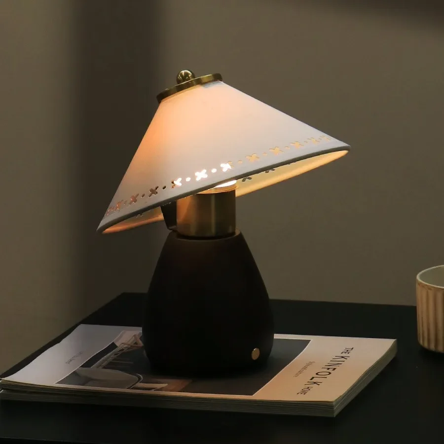New retro cream desk lamp medieval light luxury high-end mushroom bedroom bedside table creative atmosphere
New retro cream desk lamp medieval light luxury high-end mushroom bedroom bedside table creative atmosphere