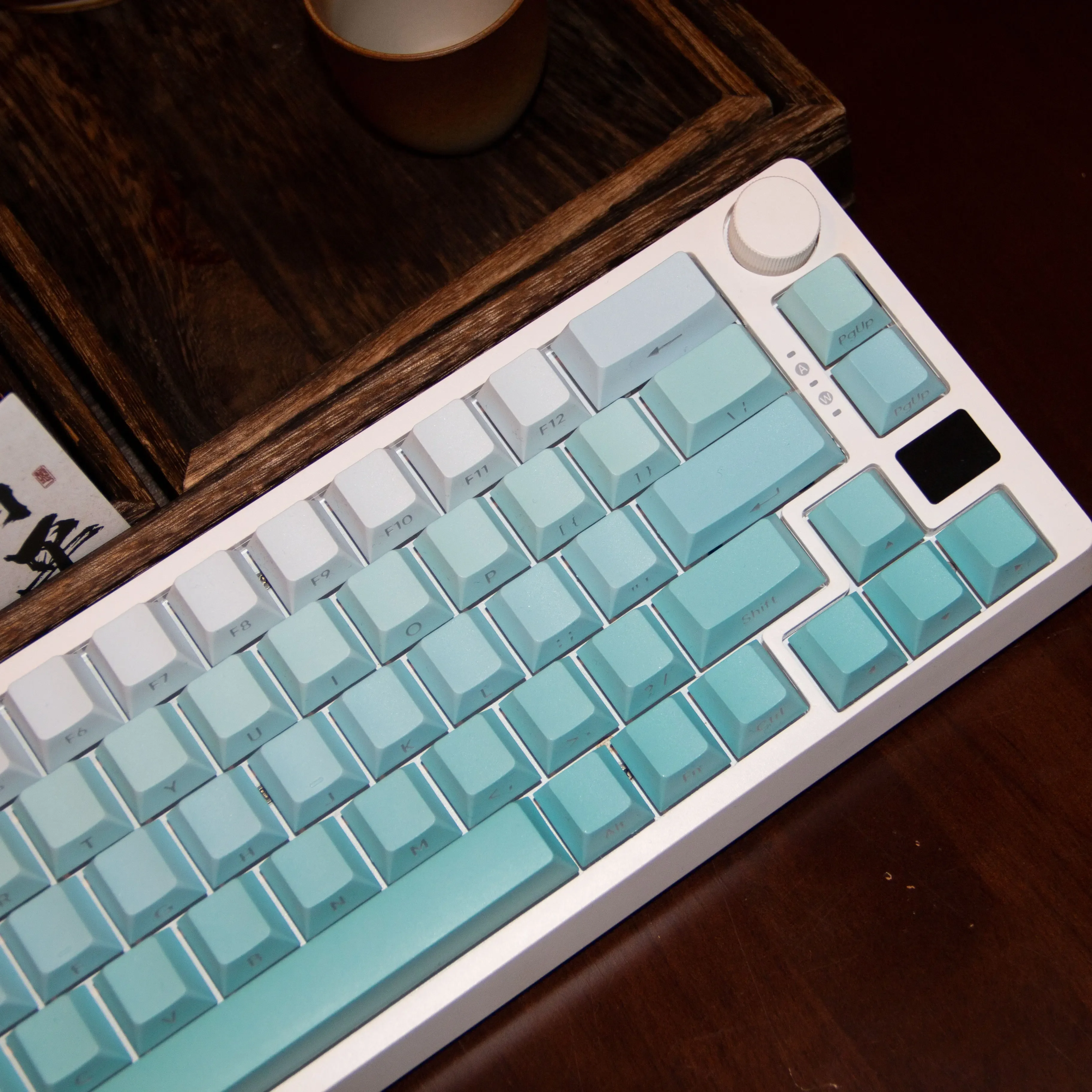 Gradual change lime engraved side engraved light-transmitting keycaps, mechanical keyboard PBT keycaps, five-sided thermal subli
Gradual change lime engraved side engraved light-transmitting keycaps, mechanical keyboard PBT keycaps, five-sided thermal subli