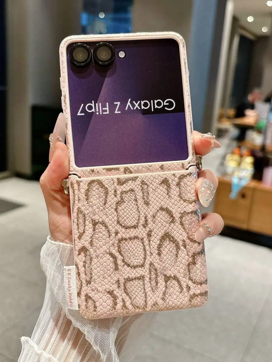 1pc Fashionable, Simple And Cute Side Buckle Silver Mist Snake Pattern Leather Folding Phone Case,
1pc Fashionable, Simple And Cute Side Buckle Silver Mist Snake Pattern Leather Folding Phone Case,