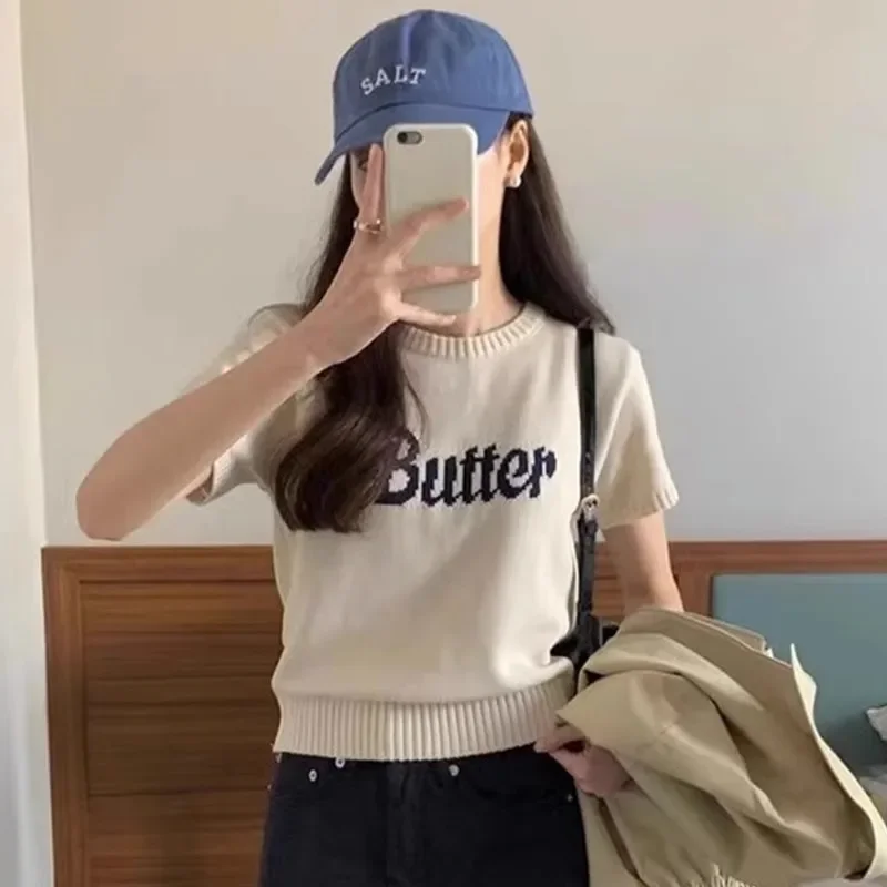 South Korea-Women's Short Sleeve Knit Sweater, Color Matching, Embroidered Letters, Slimming Round Neck, Gentle, Early Autumn
South Korea-Women's Short Sleeve Knit Sweater, Color Matching, Embroidered Letters, Slimming Round Neck, Gentle, Early Autumn