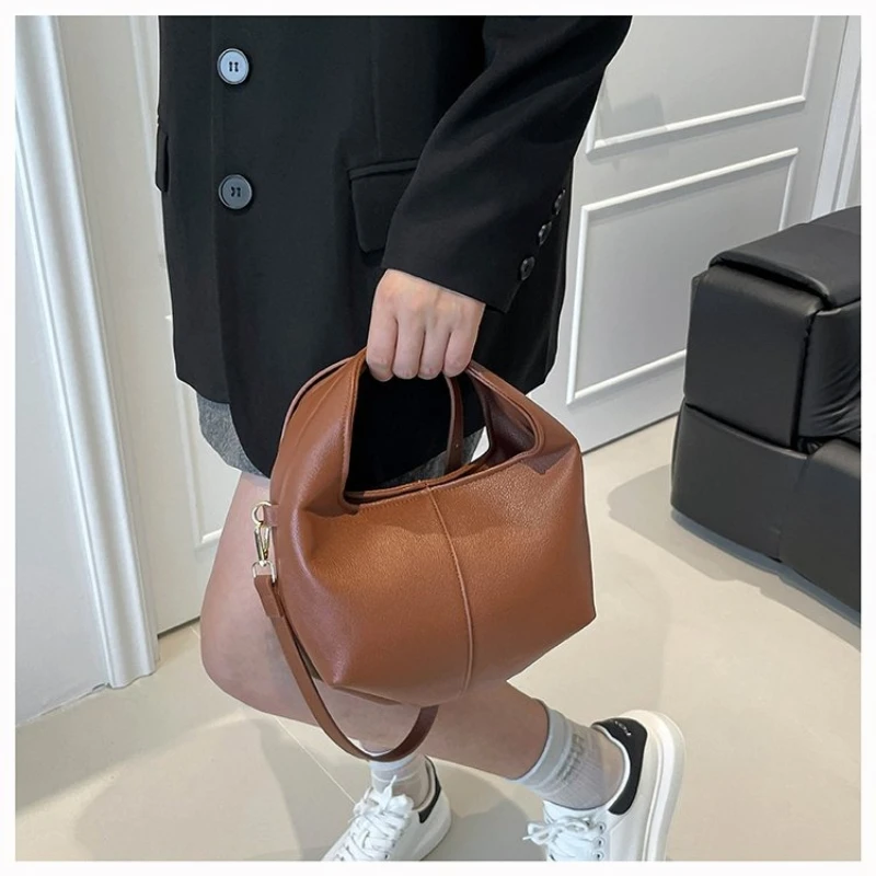 Elegant Urban Tote Bag Ladies Minimalist Vintage Style High End Leather Craft Daily Travel Handbag
Elegant Urban Tote Bag Ladies Minimalist Vintage Style High End Leather Craft Daily Travel Handbag