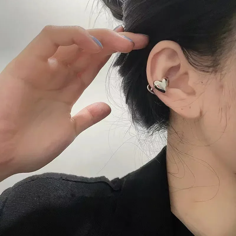 1PC New Korean Silver Color Love Heart Clip on Earrings for Women Simple No Piercing Ear Cuff Wedding Aesthetic Jewelry
1PC New Korean Silver Color Love Heart Clip on Earrings for Women Simple No Piercing Ear Cuff Wedding Aesthetic Jewelry