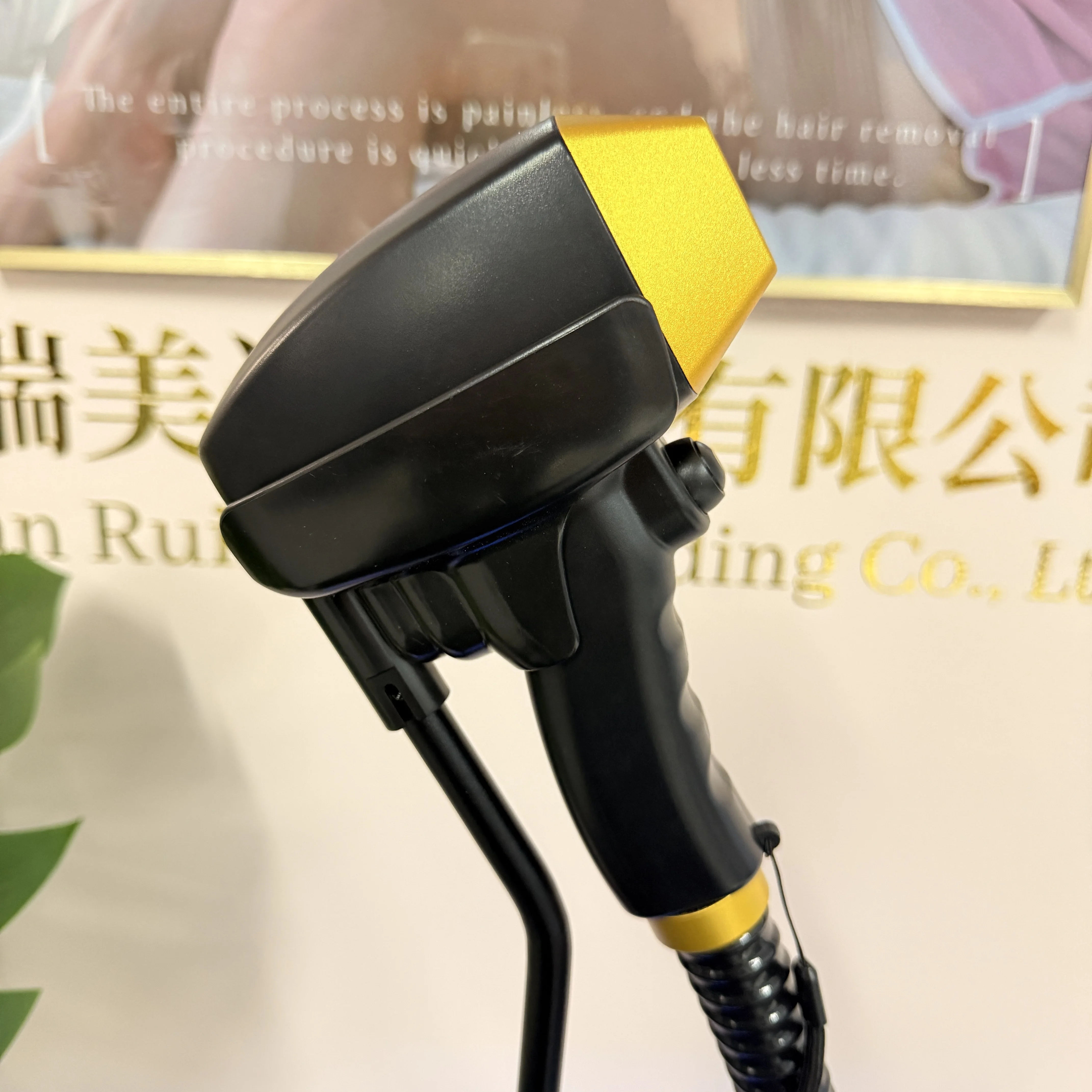 Профессиональный диодный лазер для эпиляции 808 нм, 10 бар, 3 волны, с охлаждением Ice Titanium, безболезненный, для перманентного удаления волос, александритовый аппарат, депилятор
Профессиональный диодный лазер для эпиляции 808 нм, 10 бар, 3 волны, с охлаждением Ice Titanium, безболезненный, для перманентного удаления волос, александритовый аппарат, депилятор