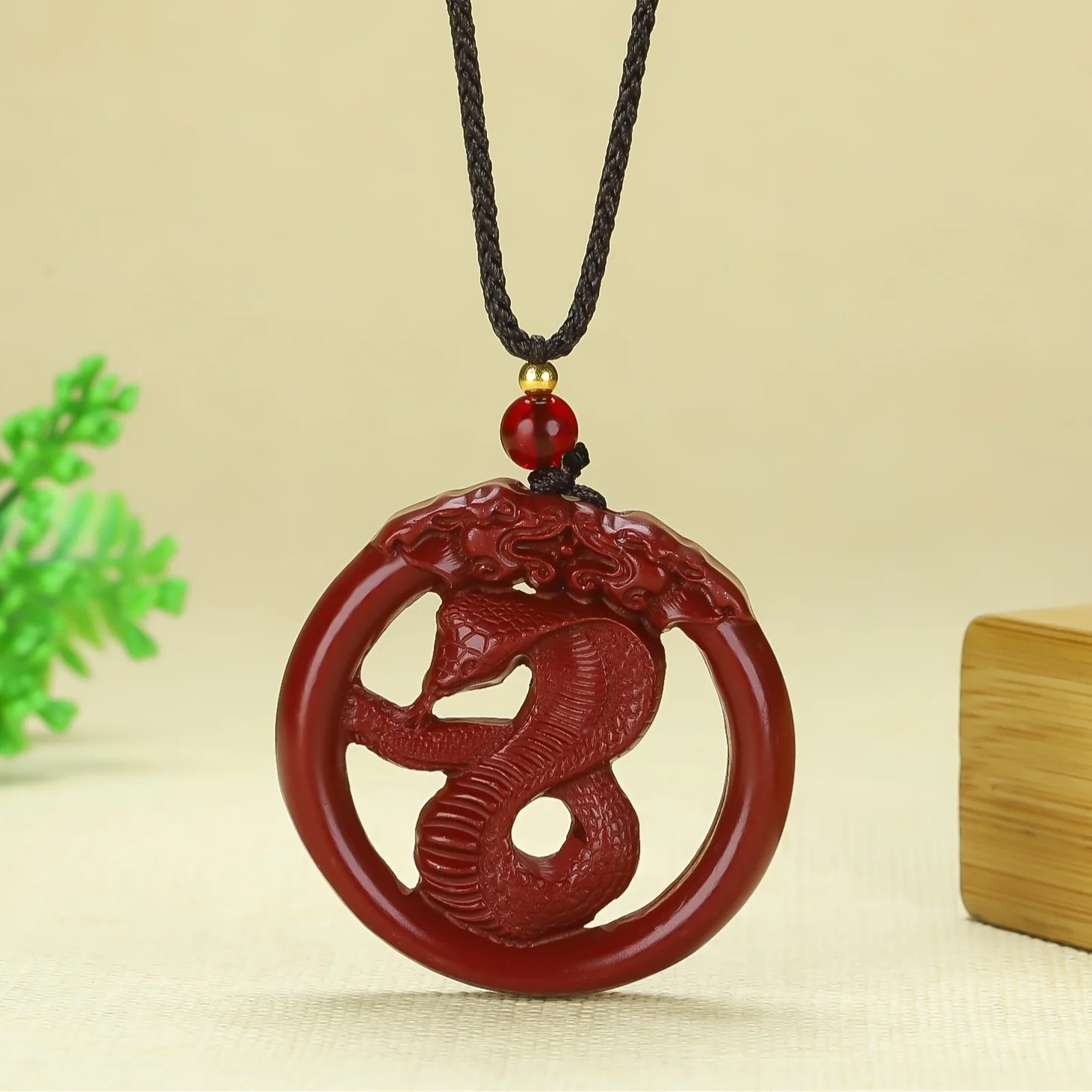 Nuevo Año Moda la Serpiente Amuleto Zodíaco Colgante para Hombres y Mujeres, не Regalo Perfecto para las Fiestas.
Nuevo Año Moda la Serpiente Amuleto Zodíaco Colgante para Hombres y Mujeres, не Regalo Perfecto para las Fiestas.