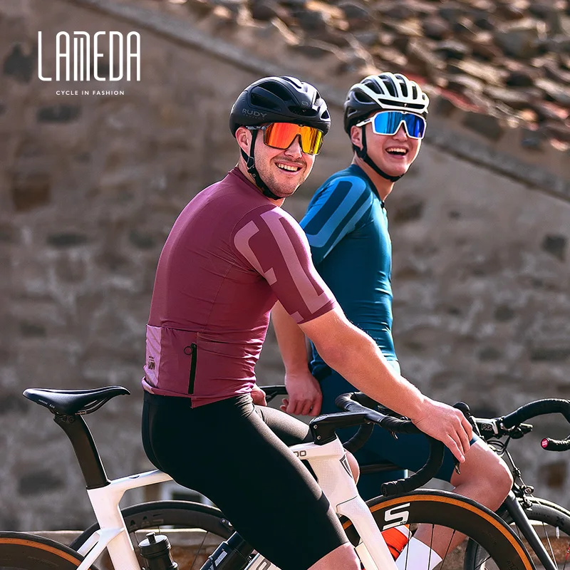 Велосипедная майка Lameda Premium для мужчин с коротким рукавом, серия Sunset Glow, быстросохнущая, дышащая, для MTB и шоссейных велосипедов
Велосипедная майка Lameda Premium для мужчин с коротким рукавом, серия Sunset Glow, быстросохнущая, дышащая, для MTB и шоссейных велосипедов