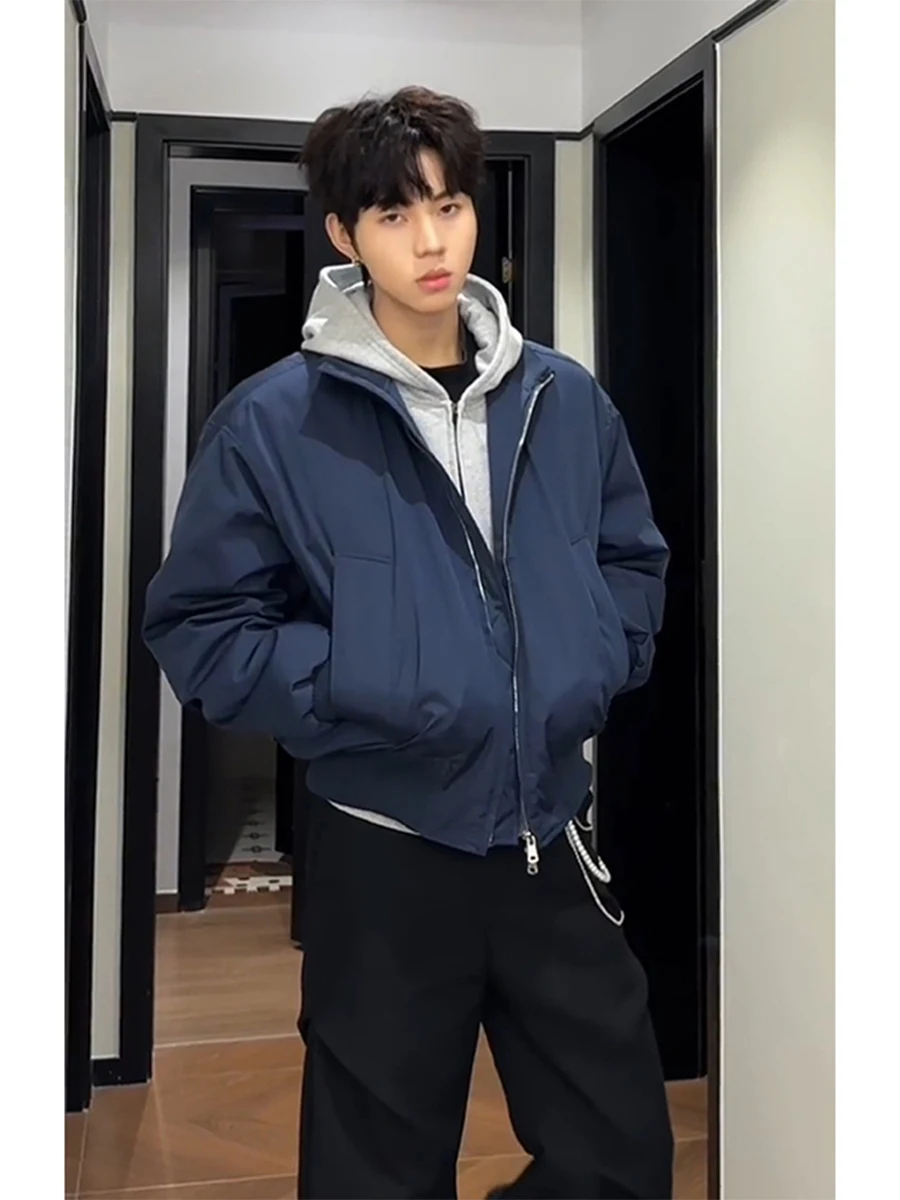 Мужская зимняя куртка Cleanfit из утолщенного хлопка с воротником-стойкой, свободного кроя, теплая, повседневная, с длинными рукавами, на молнии
Мужская зимняя куртка Cleanfit из утолщенного хлопка с воротником-стойкой, свободного кроя, теплая, повседневная, с длинными рукавами, на молнии