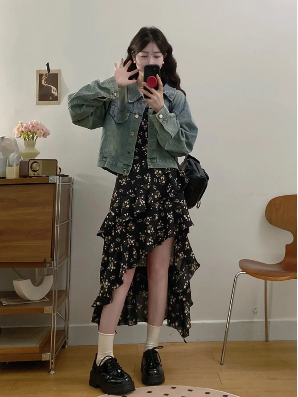 Spring 2025 Large Size Black Lace Trim Irregular Floral Strap Dress Blue Denim Jacket Set Women's Vintage A-Line Fairy Skirt
Spring 2025 Large Size Black Lace Trim Irregular Floral Strap Dress Blue Denim Jacket Set Women's Vintage A-Line Fairy Skirt