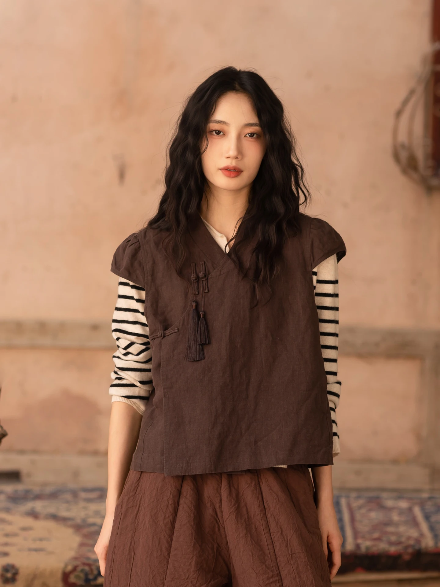 Жилет из чистого льна Dongba с двойным слоем, однотонный, универсальный, высококачественный, для ранней осени
Жилет из чистого льна Dongba с двойным слоем, однотонный, универсальный, высококачественный, для ранней осени