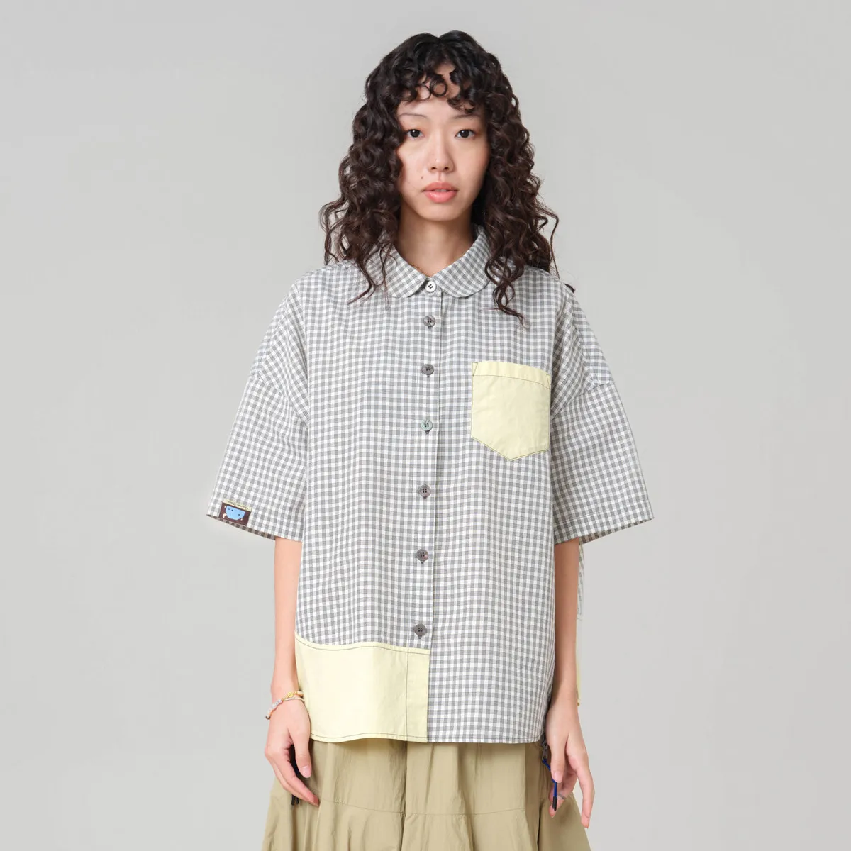 MOVEUP Short Sleeved Casual Shirt 2026 Summer New Pocket Contrast Color Plaid Splicing Casual Commuting Women's Shirt 3ELX20436
MOVEUP Short Sleeved Casual Shirt 2026 Summer New Pocket Contrast Color Plaid Splicing Casual Commuting Women's Shirt 3ELX20436