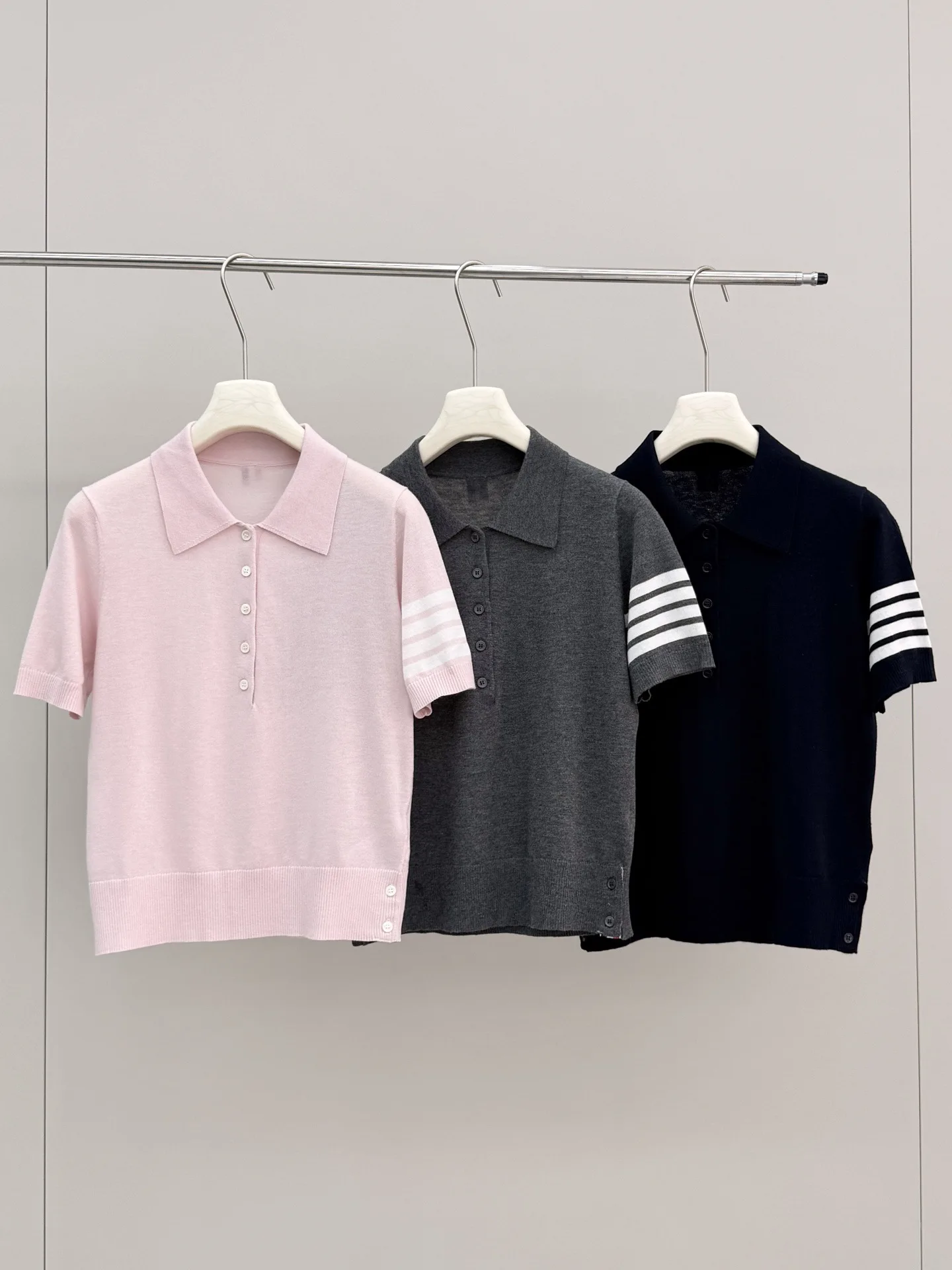 Casual Knitted Woolen T-Shirt Women's Spring Summer Turn-down Collar Commuter Top Fashionable Versatile Short Sleeve
Casual Knitted Woolen T-Shirt Women's Spring Summer Turn-down Collar Commuter Top Fashionable Versatile Short Sleeve