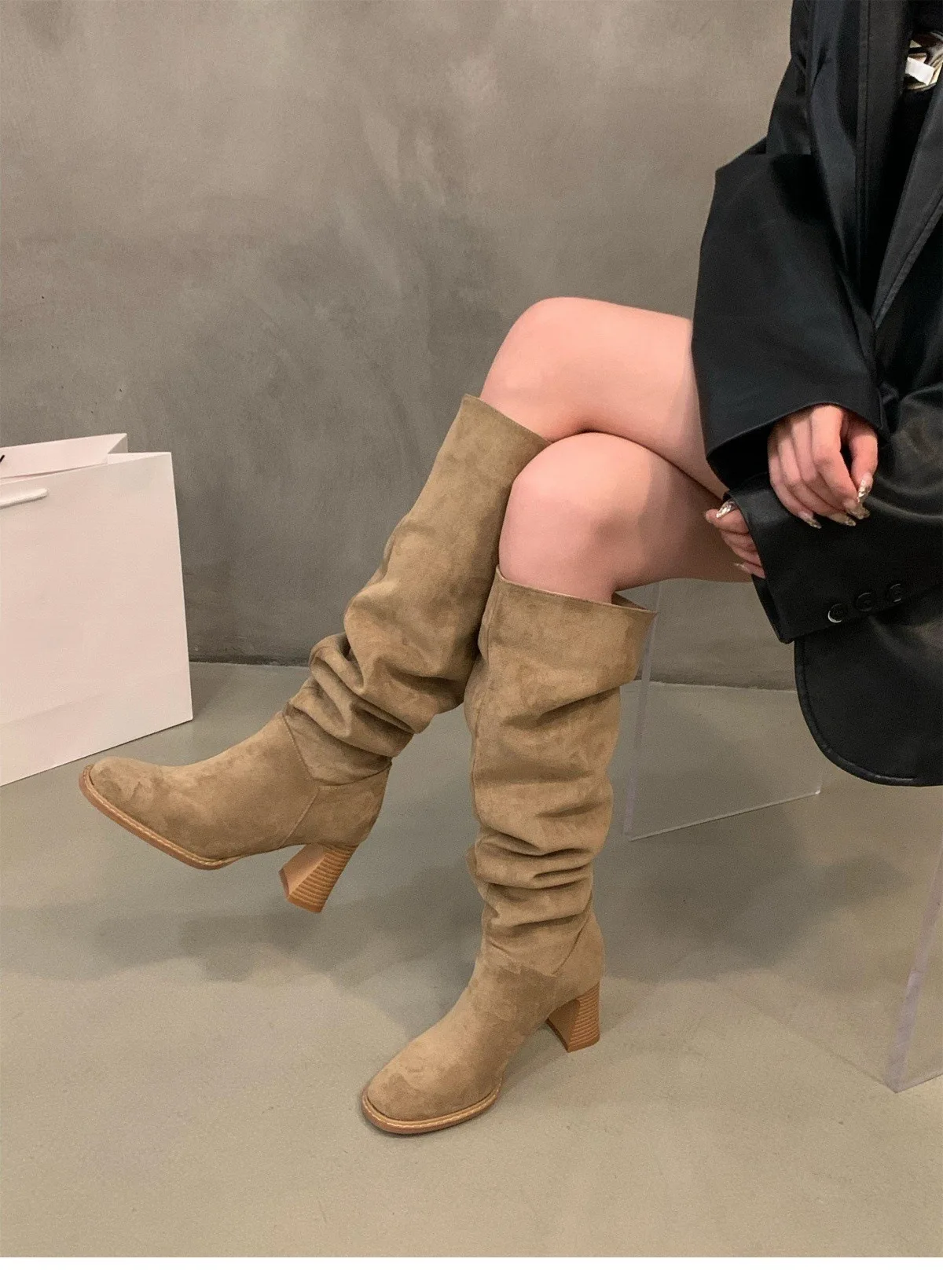 Ladies Shoes 2025 Fashion Sleeve Women's Boots Winter Keep Warm Pointed Toe Suede Solid High Tube Chunky Heels Female Boots
Ladies Shoes 2025 Fashion Sleeve Women's Boots Winter Keep Warm Pointed Toe Suede Solid High Tube Chunky Heels Female Boots