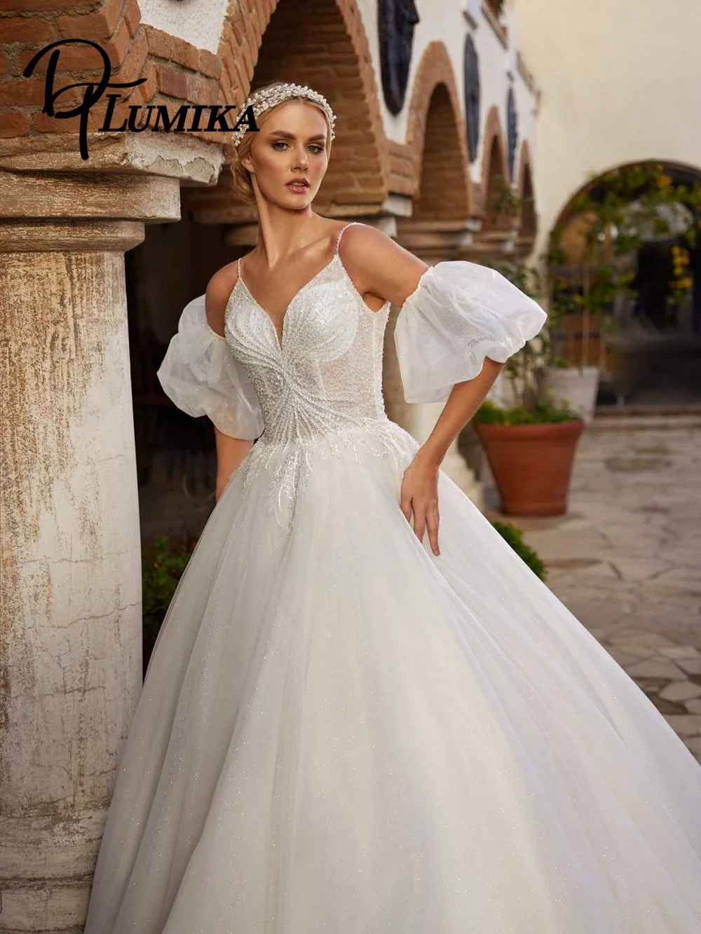 Sexy Spaghetti Strap Wedding Dress Luxury Beaded Bridal Gown Romantic A-Line Sequin Floor-Length Wedding Gown Customized
Sexy Spaghetti Strap Wedding Dress Luxury Beaded Bridal Gown Romantic A-Line Sequin Floor-Length Wedding Gown Customized