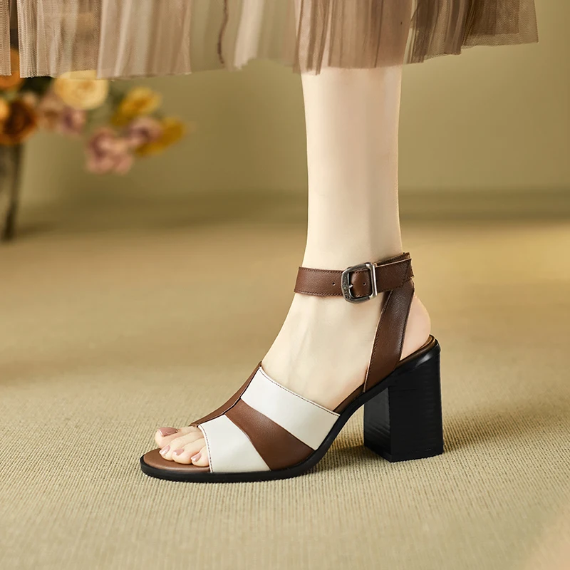 Retro Genuine Leather Women Sandals 2025 Summer New Shoes Open Toe Rome Style High Heels Fashion Buckle Gladiator Shoes Woman
Retro Genuine Leather Women Sandals 2025 Summer New Shoes Open Toe Rome Style High Heels Fashion Buckle Gladiator Shoes Woman