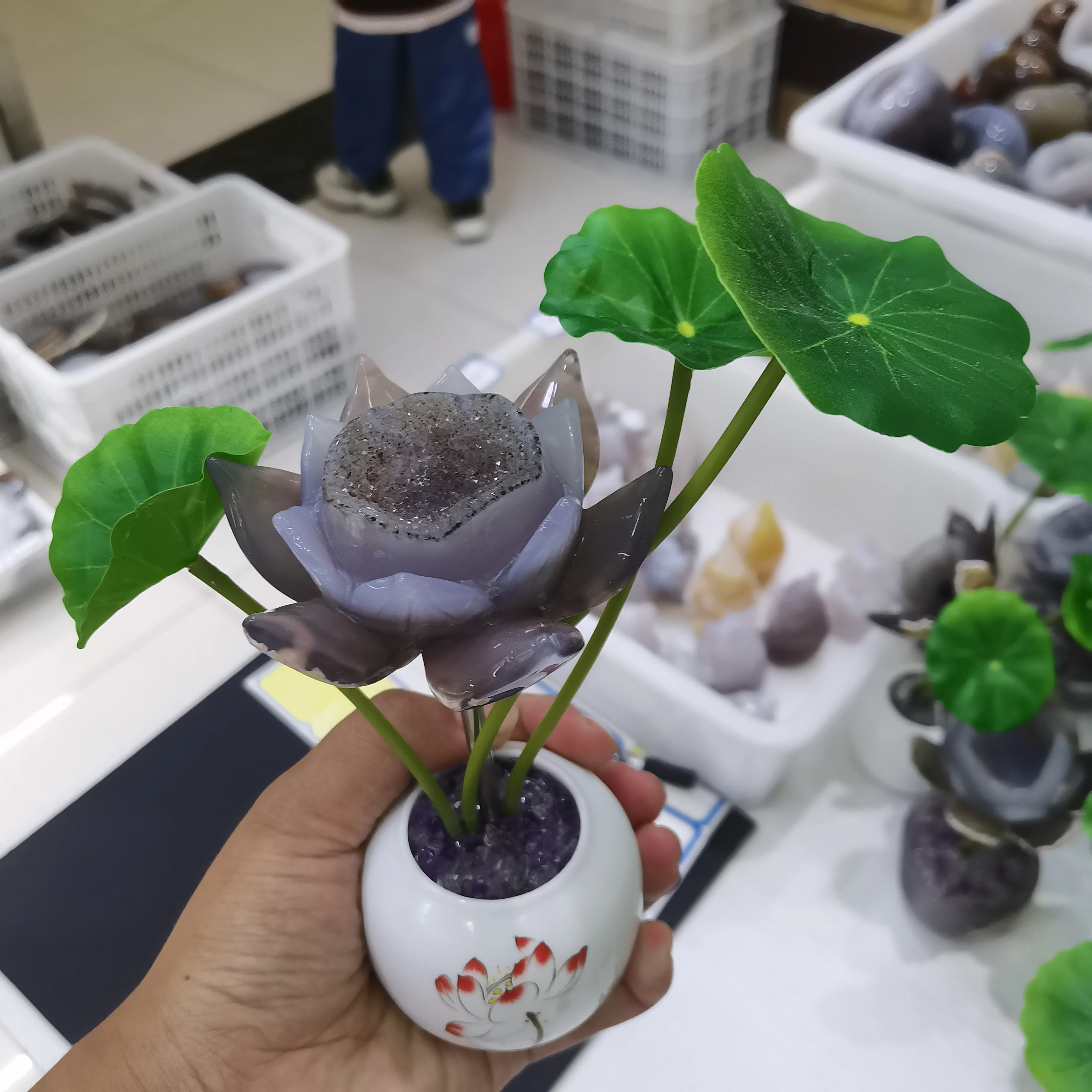 Natural Agate Geode Carved Lotus Crystal Quartz Mineral Specimen Reiki Healing Home Office Degaussing Decoration Gem
Natural Agate Geode Carved Lotus Crystal Quartz Mineral Specimen Reiki Healing Home Office Degaussing Decoration Gem