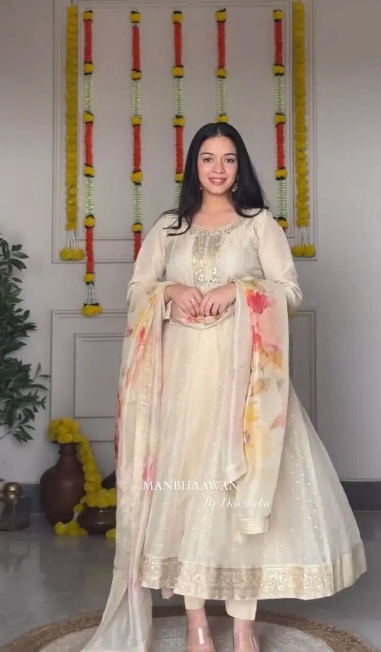 Праздничная одежда из органзы, шелковое белое платье с Dupatta для функционального ношения
Праздничная одежда из органзы, шелковое белое платье с Dupatta для функционального ношения