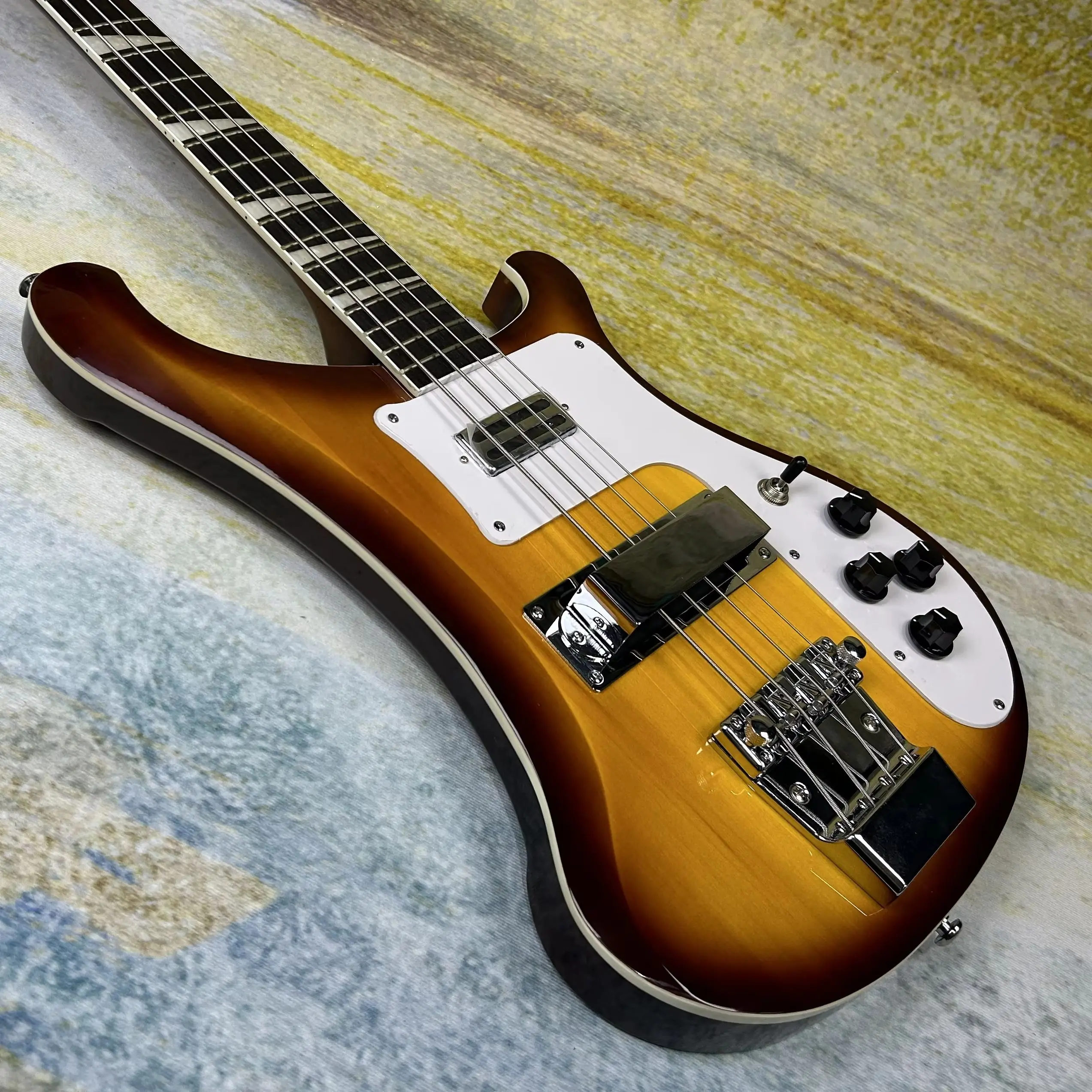Винтажные бас-гитары Sunburst, версия 4003, Rickenback, длина грифа 844 мм
Винтажные бас-гитары Sunburst, версия 4003, Rickenback, длина грифа 844 мм
