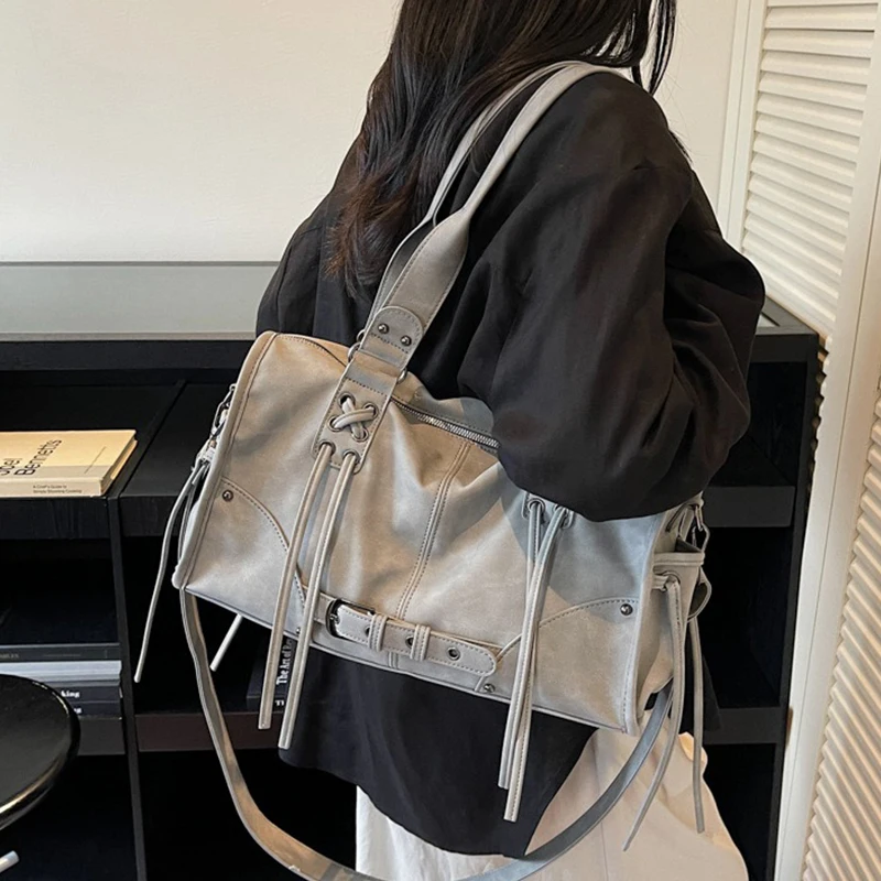 Y2K motorcycle bag for women luxury brand large capacity tote bag high quality PU leather handbag single price bag and wallet
Y2K motorcycle bag for women luxury brand large capacity tote bag high quality PU leather handbag single price bag and wallet