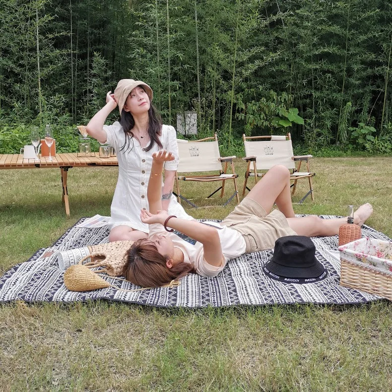 Picnic mat Moisture-proof mat Picnic outdoor floor mat Portable waterproof outing Picnic cloth Pastoral Japanese style Internet
Picnic mat Moisture-proof mat Picnic outdoor floor mat Portable waterproof outing Picnic cloth Pastoral Japanese style Internet