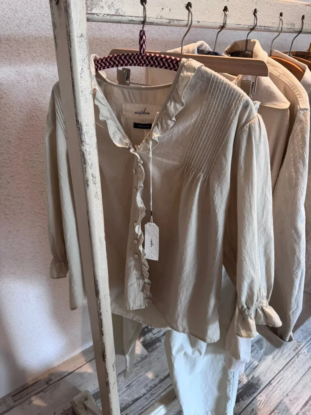 Wooden V-Neck Vintage Loose Five-Quarter Sleeve Bubble Sleeve Shirt Women's Fashion French Style Breathable
Wooden V-Neck Vintage Loose Five-Quarter Sleeve Bubble Sleeve Shirt Women's Fashion French Style Breathable
