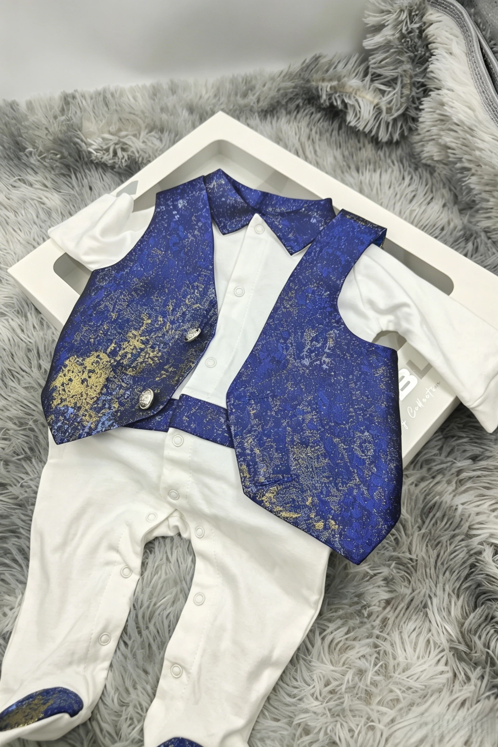 Baby Boy Klein Blue Gold Jacquard Vest 2 Piece Footed Jumpsuit Gentleman Outfit For Baptism Birthday Party Photo Shoot
Baby Boy Klein Blue Gold Jacquard Vest 2 Piece Footed Jumpsuit Gentleman Outfit For Baptism Birthday Party Photo Shoot