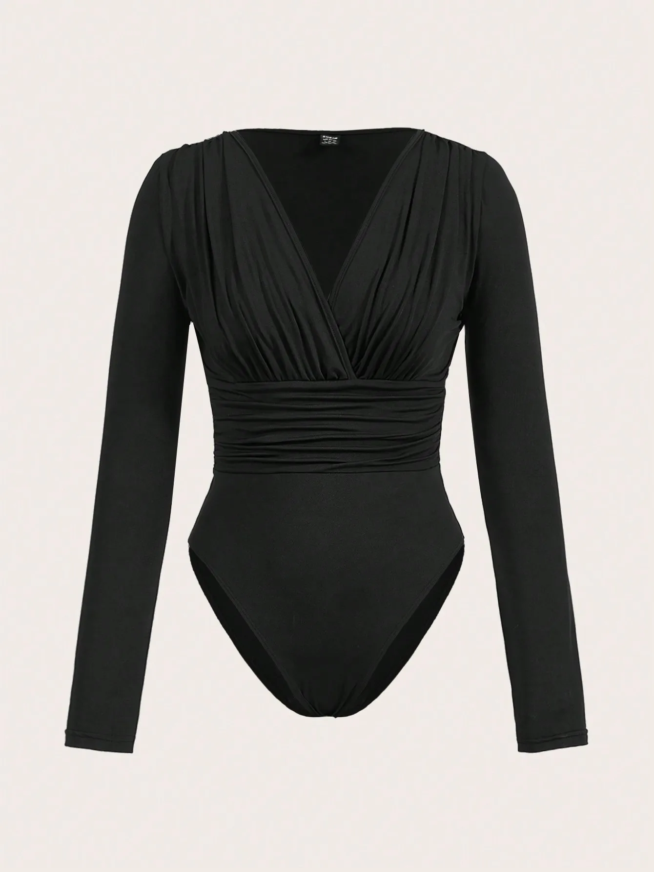 Черное боди с V-образным вырезом, длинными рукавами, драпировкой и декоративной отделкой на талии
Черное боди с V-образным вырезом, длинными рукавами, драпировкой и декоративной отделкой на талии