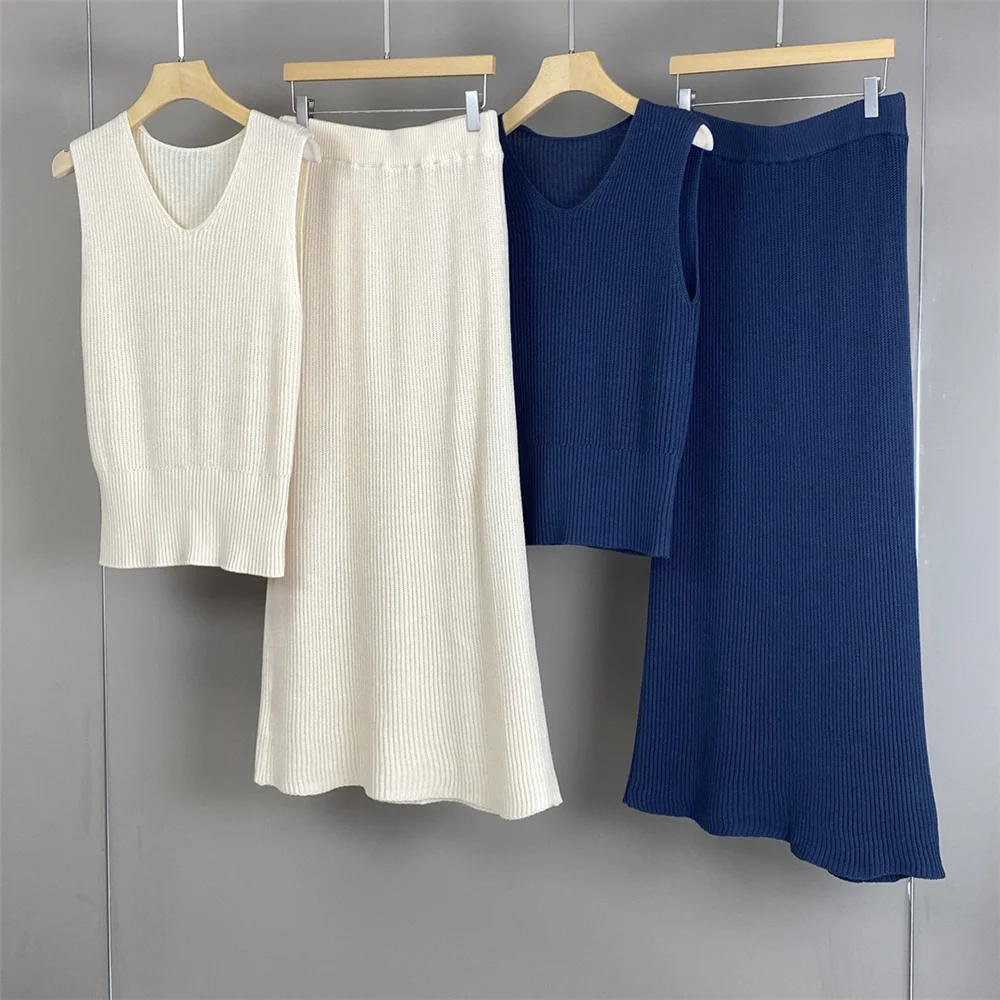 Solid-Color Sleeveless Knit Vest With Elastic-Waist Skirt Set for Women Casual Suit
Solid-Color Sleeveless Knit Vest With Elastic-Waist Skirt Set for Women Casual Suit