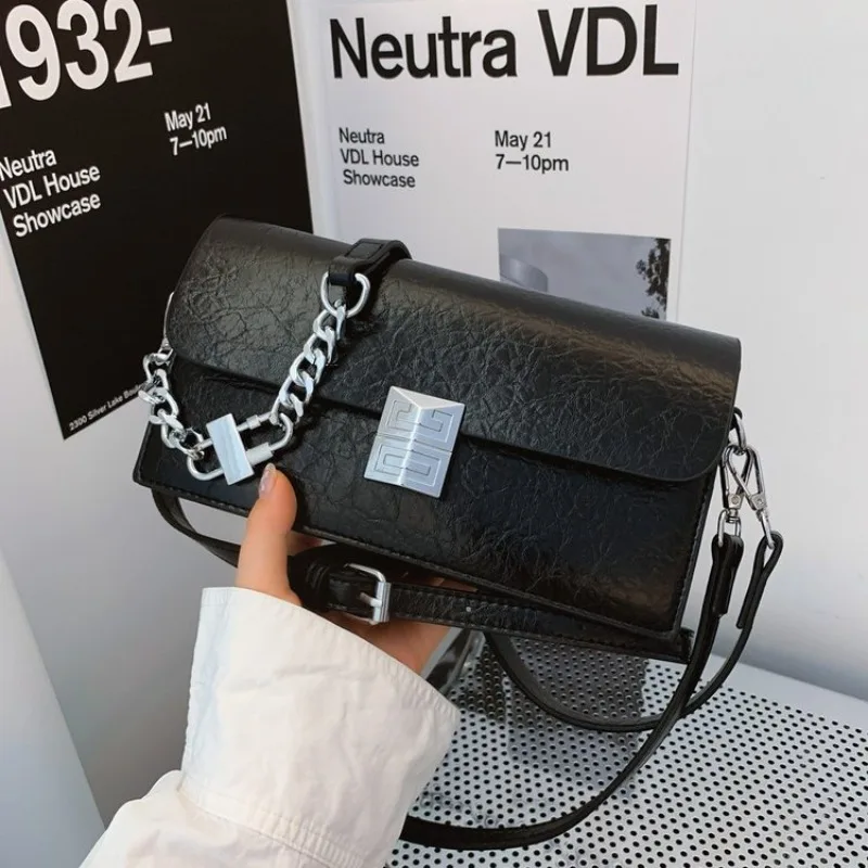 Luxury Leather Ladies Tote Bag Vintage Simple Design Fashion Crossbody Handbag for Work Shopping and Daily Use
Luxury Leather Ladies Tote Bag Vintage Simple Design Fashion Crossbody Handbag for Work Shopping and Daily Use