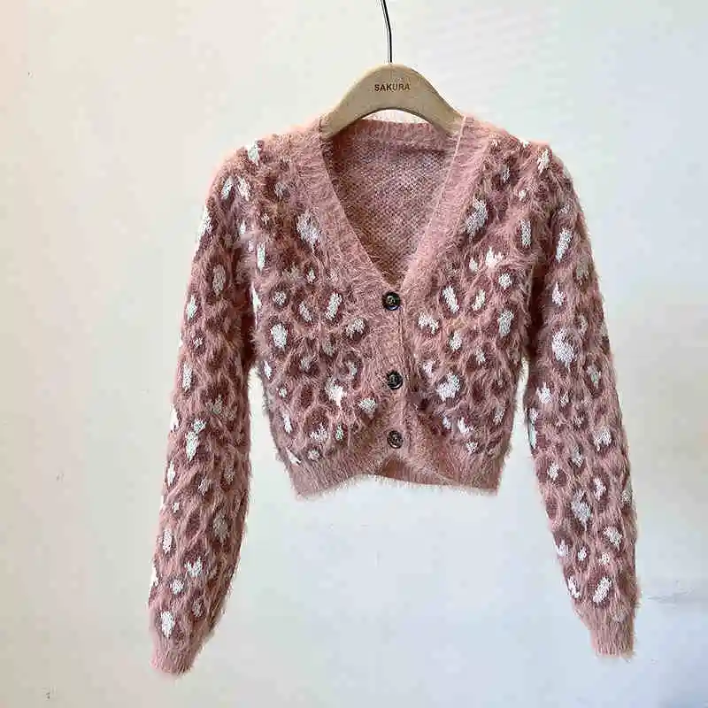 Fashion Short Sweater Coats Women's Leopard Print Long Sleeved Plush Knitted Cardigan Autumn Winter Ladies Slim Fit Top
Fashion Short Sweater Coats Women's Leopard Print Long Sleeved Plush Knitted Cardigan Autumn Winter Ladies Slim Fit Top