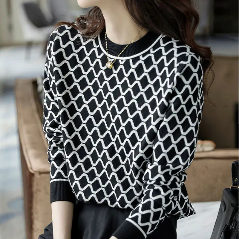 Spring and Summer New Temperament Commuter Versatile Women's Clothing Stripe Printed Round Neck Long Sleeve Pullover T-shirt
Spring and Summer New Temperament Commuter Versatile Women's Clothing Stripe Printed Round Neck Long Sleeve Pullover T-shirt
