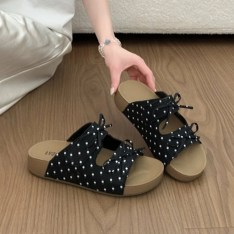 Summer Casual Polka Dot Women Slippers Round Toe Outdoor Platform Slippers Fashion Pull on Slides Shoes New Thick-soled Sandals
Summer Casual Polka Dot Women Slippers Round Toe Outdoor Platform Slippers Fashion Pull on Slides Shoes New Thick-soled Sandals