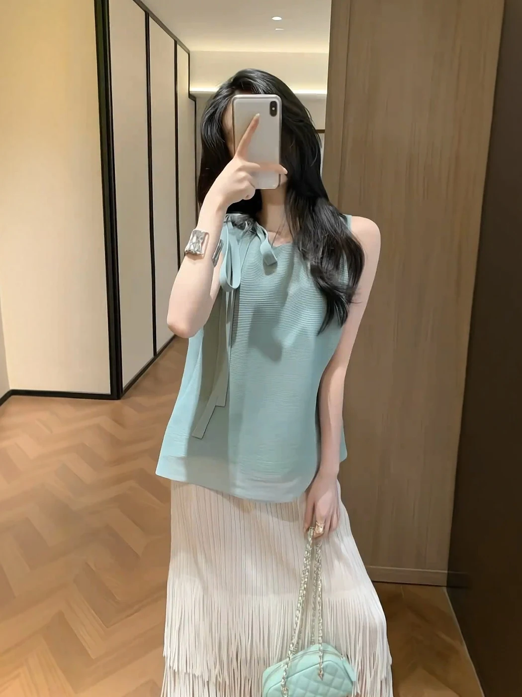 Casual Sleeveless High Waist Tassel Trim Halter Neck Top Skirt Set Women Summer Fashionable Youthful Two Piece Outfit
Casual Sleeveless High Waist Tassel Trim Halter Neck Top Skirt Set Women Summer Fashionable Youthful Two Piece Outfit