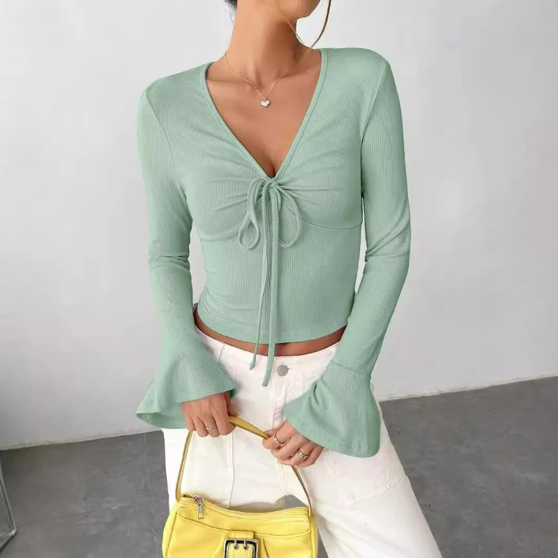 2026 Autumn New Fashionable Sexy Hot Girl Elegant Solid Color Versatile for Commuting Flared Sleeves V-neck Base Top for Women
2026 Autumn New Fashionable Sexy Hot Girl Elegant Solid Color Versatile for Commuting Flared Sleeves V-neck Base Top for Women
