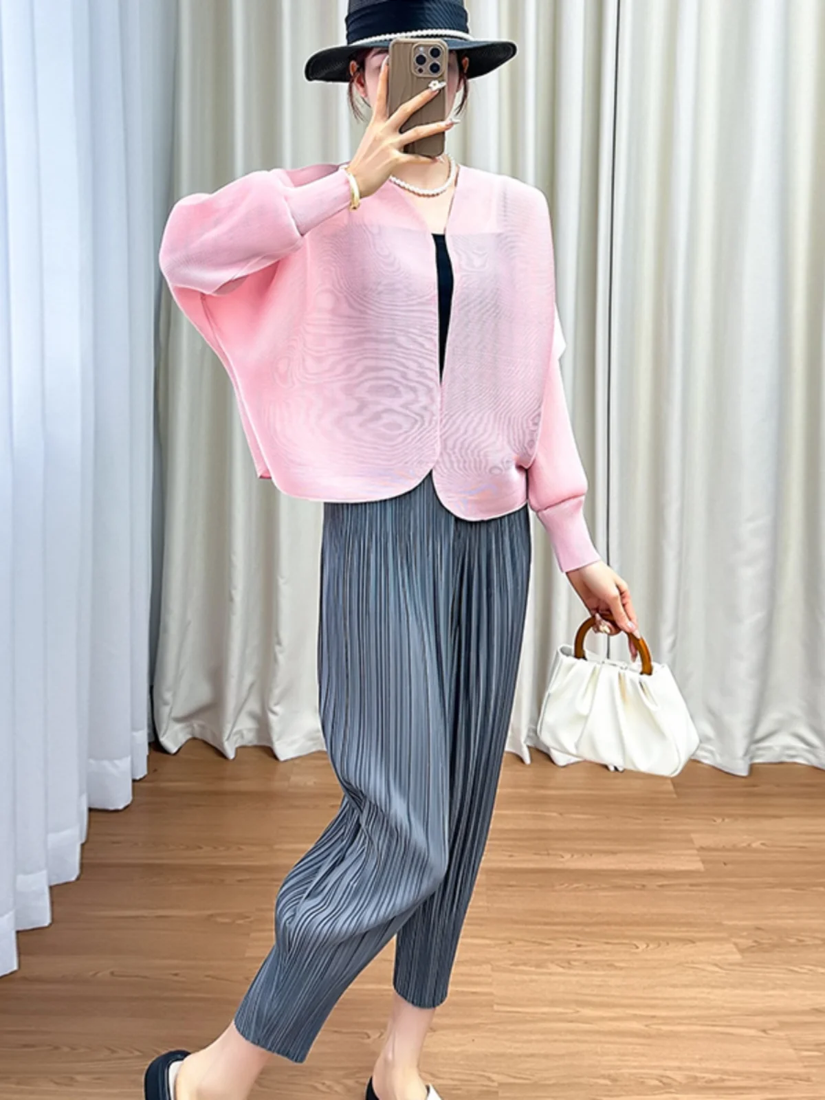 Simple Design Batwing Sleeve Short Jacket Buttonless Women's Top Trendy Matching Capri Pants Commute Style Polyester Fiber
Simple Design Batwing Sleeve Short Jacket Buttonless Women's Top Trendy Matching Capri Pants Commute Style Polyester Fiber